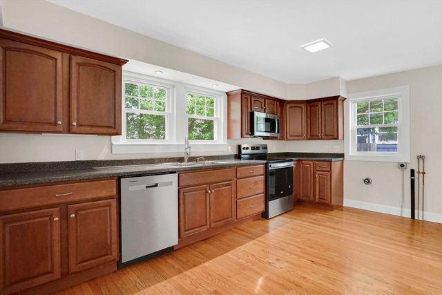 82 Biltmore St, Springfield, MA 01108