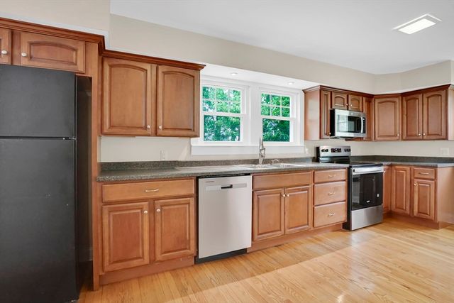 82 Biltmore St, Springfield, MA 01108