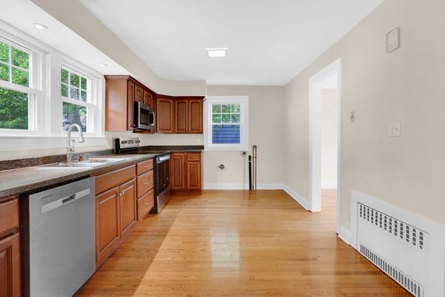 82 Biltmore St, Springfield, MA 01108