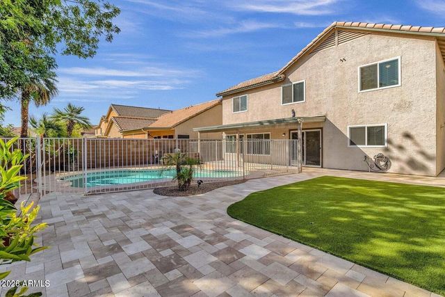 822 N NAPLES Drive, Chandler, AZ 85226