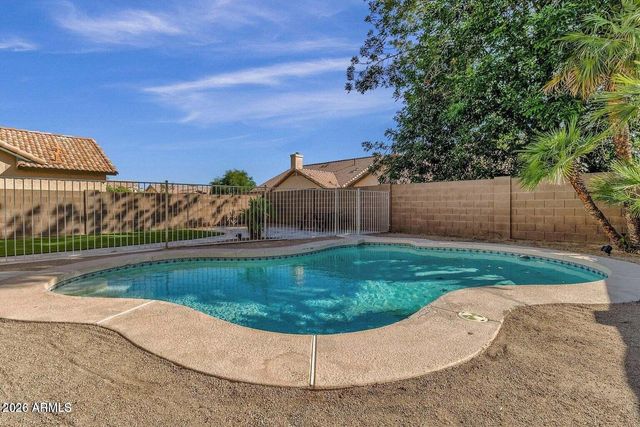 822 N NAPLES Drive, Chandler, AZ 85226