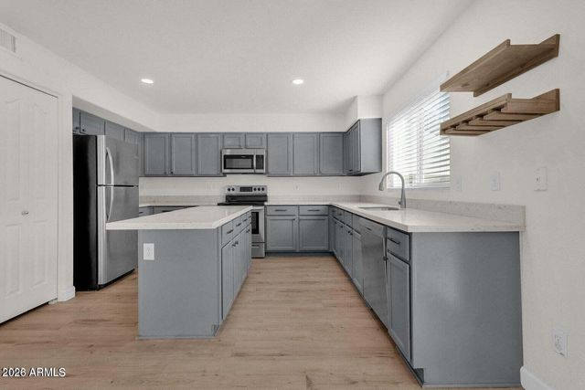 822 N NAPLES Drive, Chandler, AZ 85226