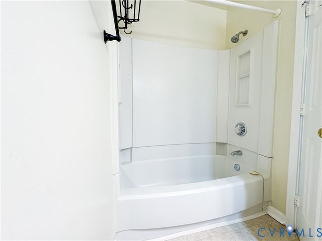 9717 Groundhog Dr, North Chesterfield, VA 23235