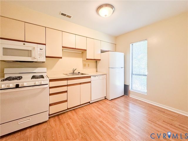 9717 Groundhog Dr, North Chesterfield, VA 23235