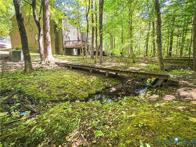9717 Groundhog Dr, North Chesterfield, VA 23235