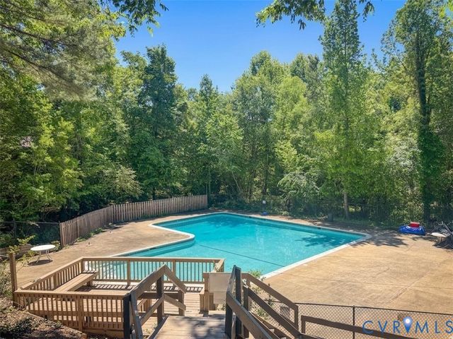 9717 Groundhog Dr, North Chesterfield, VA 23235