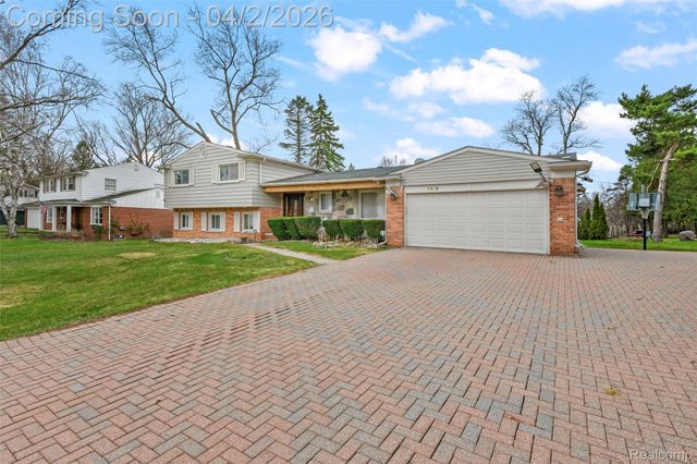 2616 Douglas Drive, Bloomfield Hills, MI 48304