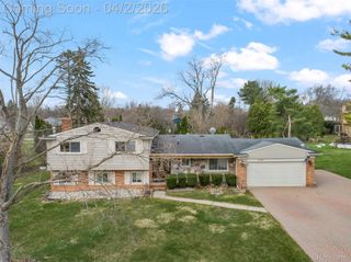 2616 Douglas Drive, Bloomfield Hills, MI 48304