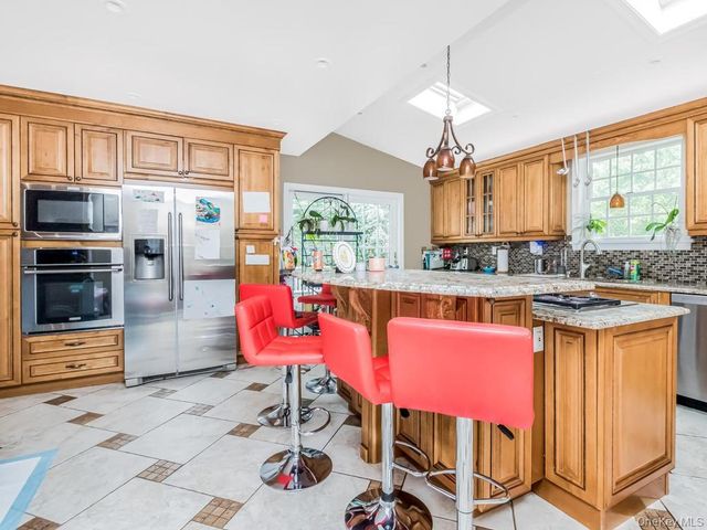 129 Jackson Avenue, Pelham, NY 10803