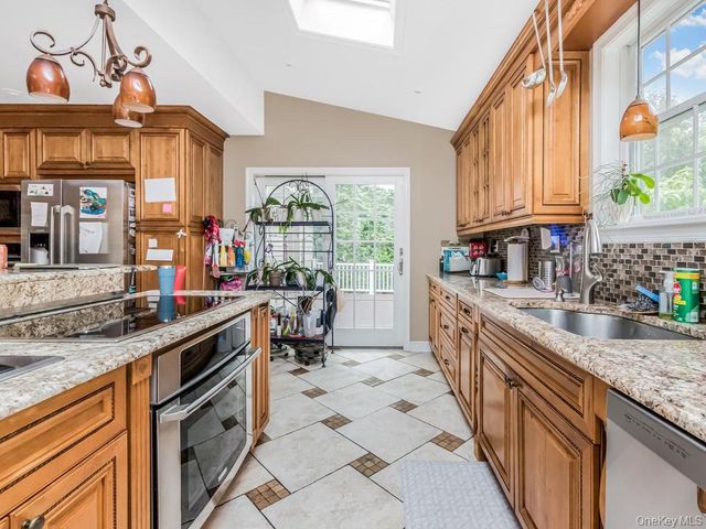 129 Jackson Avenue, Pelham, NY 10803