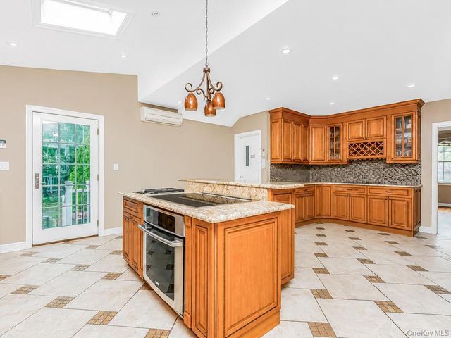 129 Jackson Avenue, Pelham, NY 10803
