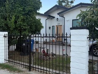 22520 Clarendon, Woodland Hills, CA 91367