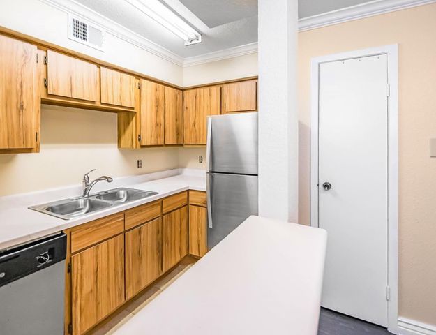 18511 Egret Bay Boulevard 614, Webster, TX 77058