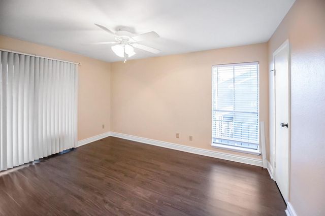 18511 Egret Bay Boulevard 614, Webster, TX 77058