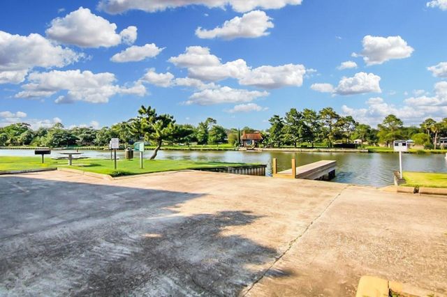 18511 Egret Bay Boulevard 614, Webster, TX 77058