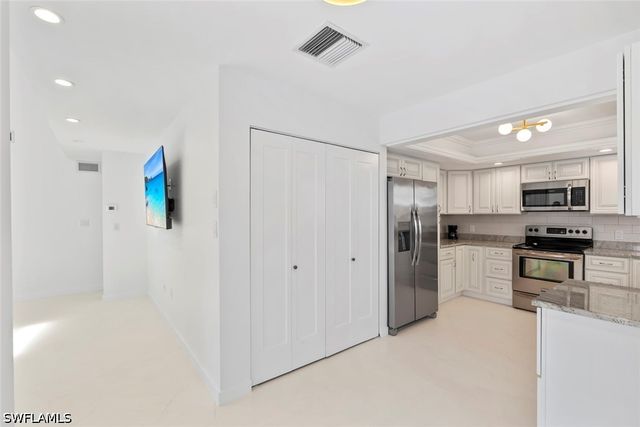 879 Meadowland DR C, Naples, FL 34108