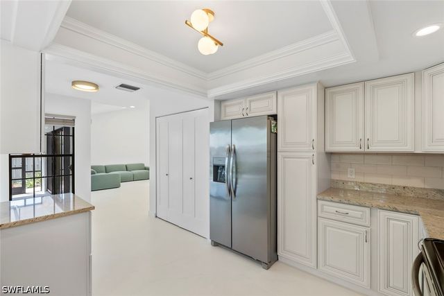 879 Meadowland DR C, Naples, FL 34108