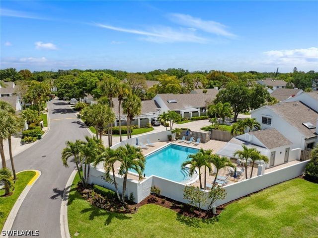 879 Meadowland DR C, Naples, FL 34108