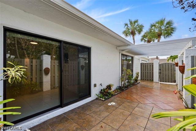 879 Meadowland DR C, Naples, FL 34108