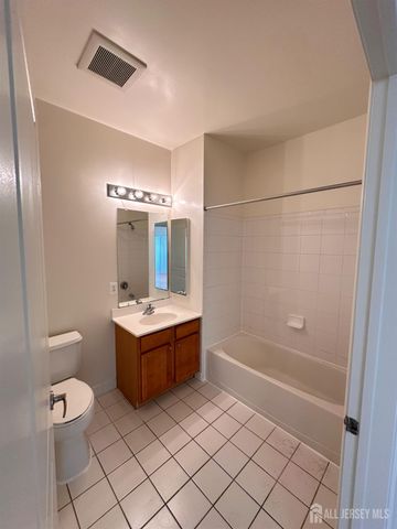 365 Lehigh Avenue 109, Perth Amboy, NJ 08861