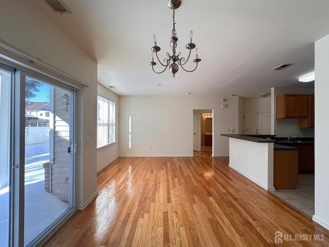 365 Lehigh Avenue 109, Perth Amboy, NJ 08861