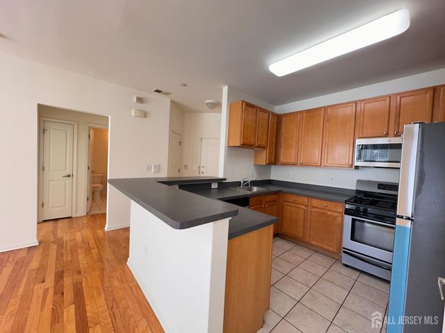 365 Lehigh Avenue 109, Perth Amboy, NJ 08861