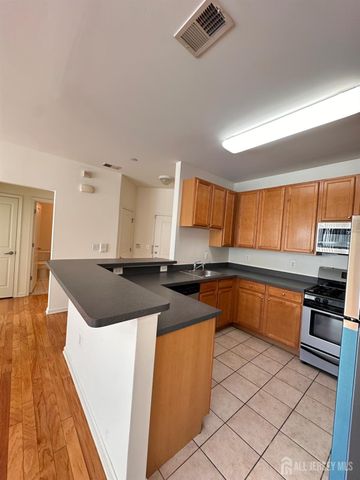 365 Lehigh Avenue 109, Perth Amboy, NJ 08861