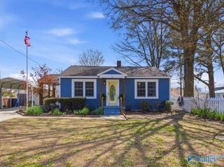 504 Pine Street NW, Hartselle, AL 35640