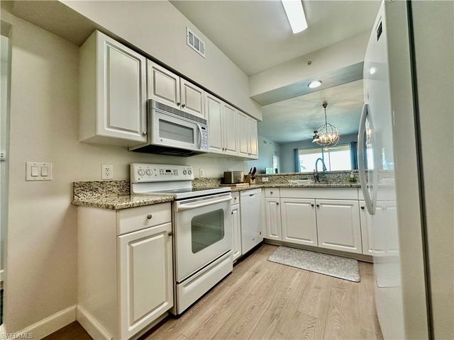 2720 Cypress Trace CIR 2920, Naples, FL 34119