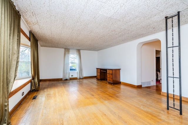 8702 W 131st Street, Palos Park, IL 60464