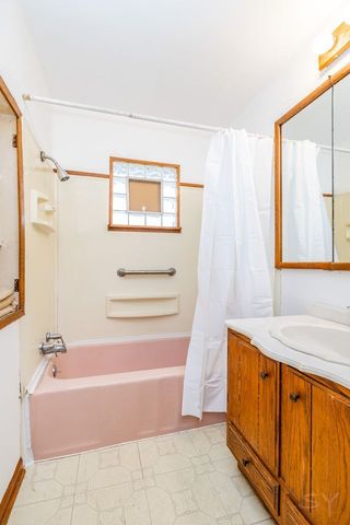 8702 W 131st Street, Palos Park, IL 60464