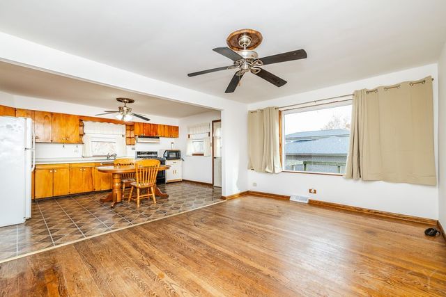 8702 W 131st Street, Palos Park, IL 60464