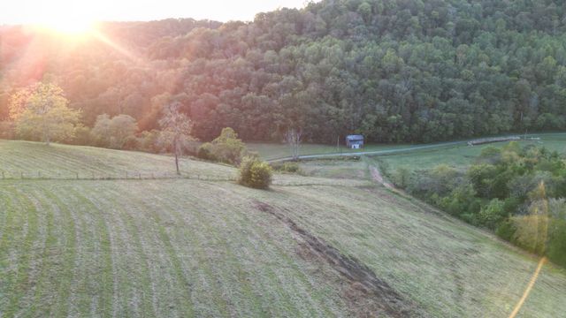 46 Carver Hollow Lane, Pleasant Shade, TN 37145