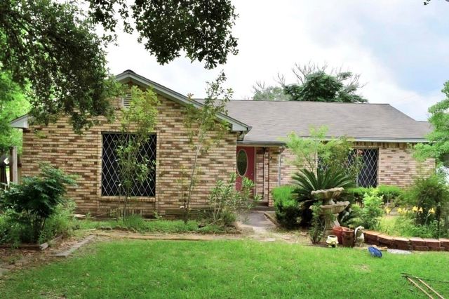 2200 Golden Avenue, Bay City, TX 77414