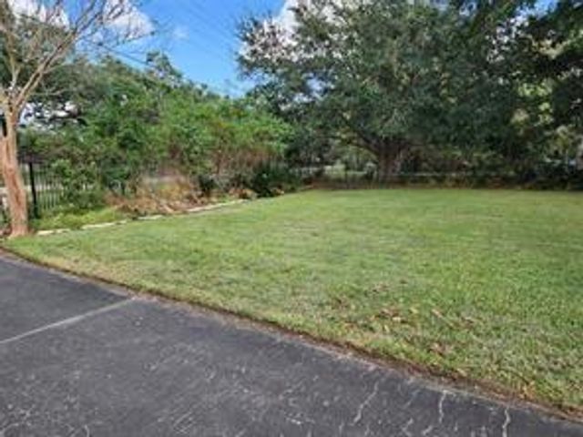 2200 Golden Avenue, Bay City, TX 77414