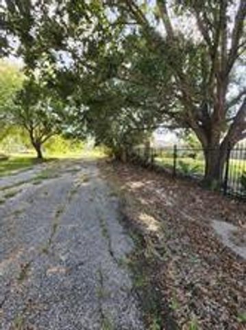 2200 Golden Avenue, Bay City, TX 77414