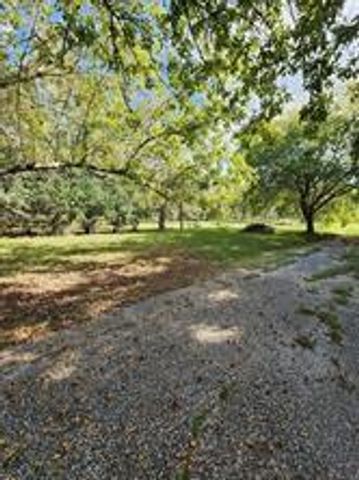 2200 Golden Avenue, Bay City, TX 77414