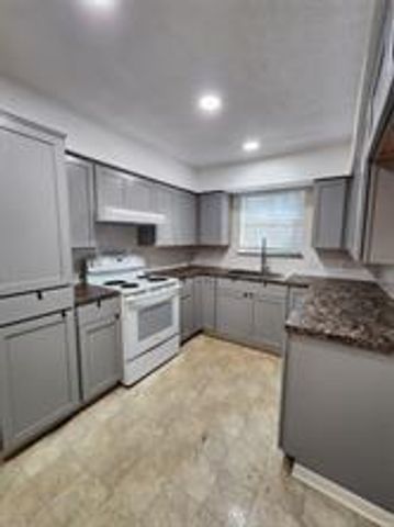 2200 Golden Avenue, Bay City, TX 77414