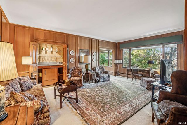 500 54TH Street A, Moline, IL 61265