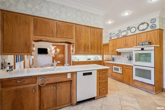 500 54TH Street A, Moline, IL 61265