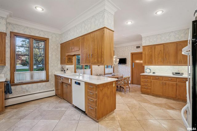 500 54TH Street A, Moline, IL 61265