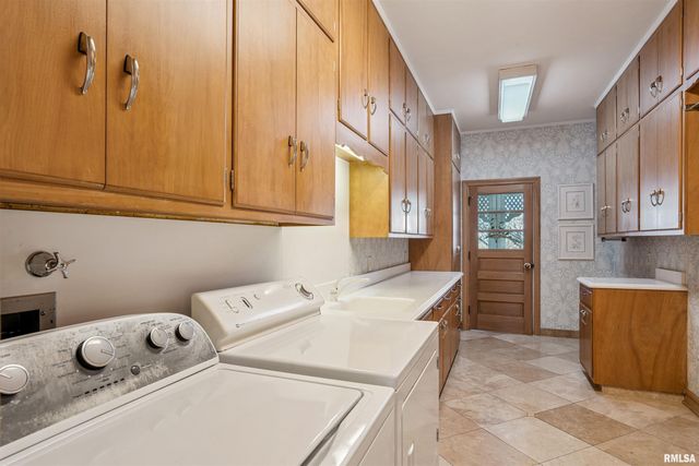 500 54TH Street A, Moline, IL 61265