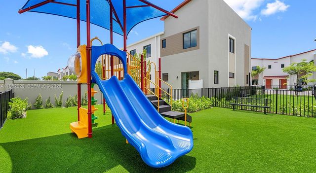 1001 NE 58th St C, Oakland Park, FL 33334