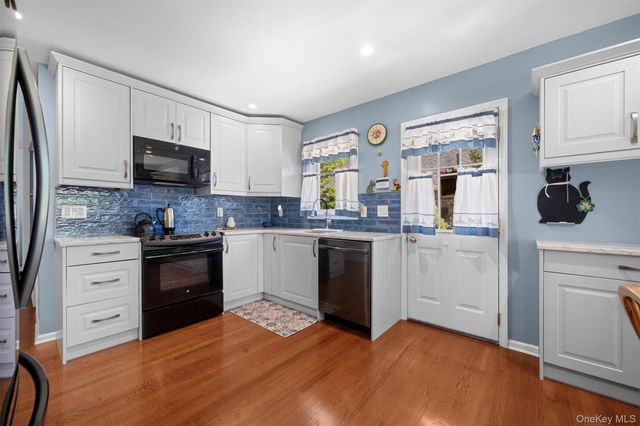2389 Lindy Road, Westbury, NY 11590