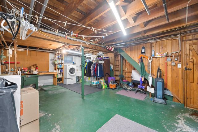 2389 Lindy Road, Westbury, NY 11590