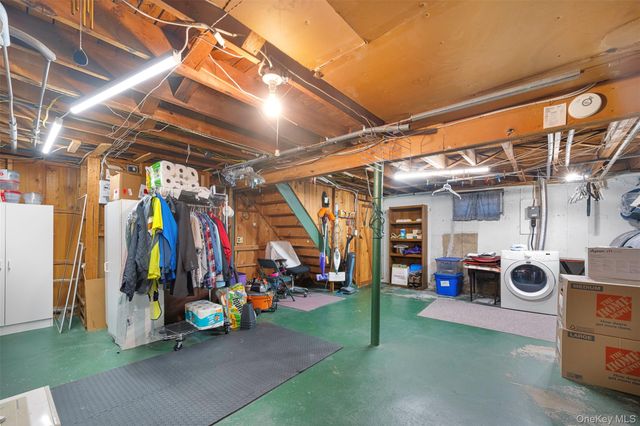2389 Lindy Road, Westbury, NY 11590
