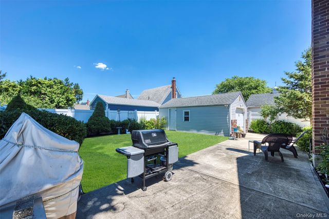 2389 Lindy Road, Westbury, NY 11590