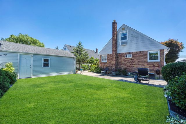 2389 Lindy Road, Westbury, NY 11590