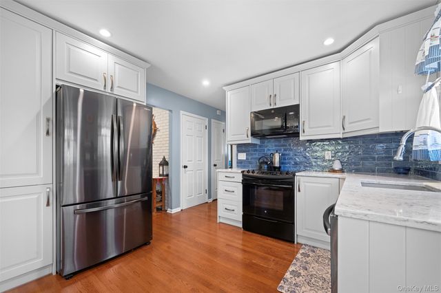 2389 Lindy Road, Westbury, NY 11590