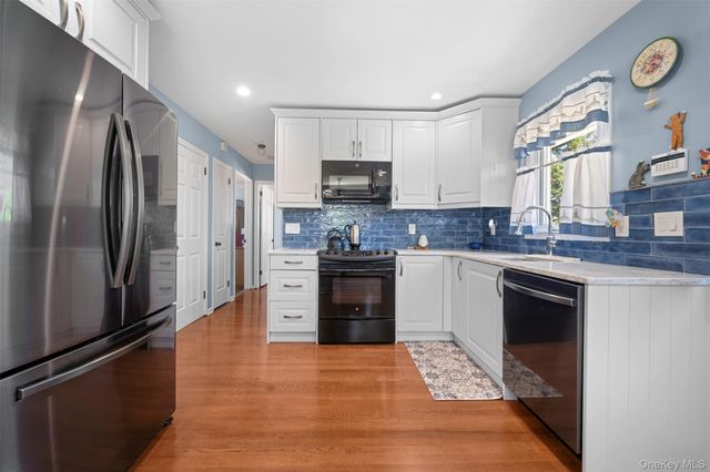 2389 Lindy Road, Westbury, NY 11590